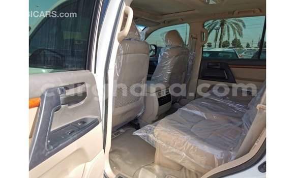 Buy Import Toyota Land Cruiser White Car in Import - Dubai in Ashanti Buy Import Toyota Land Cruiser White Car in Import - Dubai in Ashanti