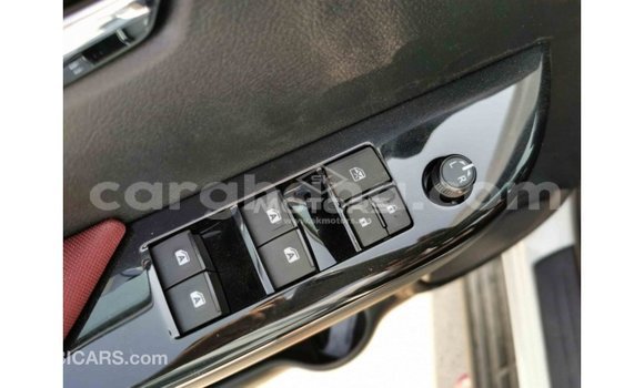 Sayi Imported Toyota Hilux White Mota in Import - Dubai a Ashanti Sayi Imported Toyota Hilux White Mota in Import - Dubai a Ashanti