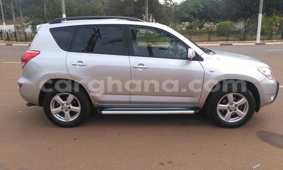 Sayi Na hannu Toyota RAV4 Azurfa Mota in Accra a Greater Accra Sayi Na hannu Toyota RAV4 Azurfa Mota in Accra a Greater Accra