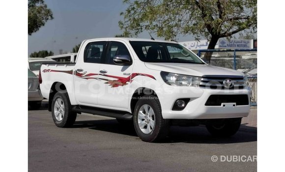 Sayi Imported Toyota Hilux White Mota in Import - Dubai a Ashanti Sayi Imported Toyota Hilux White Mota in Import - Dubai a Ashanti