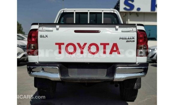 Sayi Imported Toyota Hilux White Mota in Import - Dubai a Ashanti Sayi Imported Toyota Hilux White Mota in Import - Dubai a Ashanti