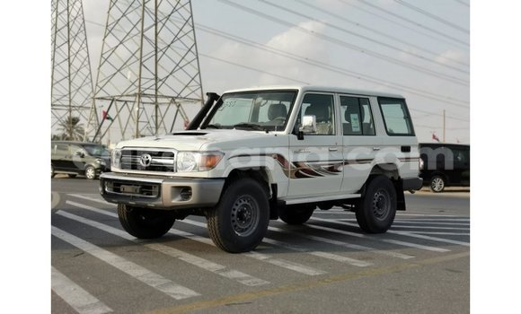 Ra Imported Toyota Land Cruiser funfun Ọkọ̀ in Import - Dubai ni Ashanti Ra Imported Toyota Land Cruiser funfun Ọkọ̀ in Import - Dubai ni Ashanti