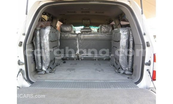 Sayi Imported Toyota Land Cruiser White Mota in Import - Dubai a Ashanti Sayi Imported Toyota Land Cruiser White Mota in Import - Dubai a Ashanti