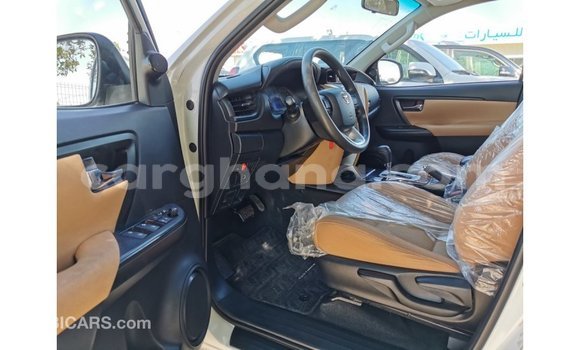 Ra Imported Toyota Fortuner funfun Ọkọ̀ in Import - Dubai ni Ashanti Ra Imported Toyota Fortuner funfun Ọkọ̀ in Import - Dubai ni Ashanti