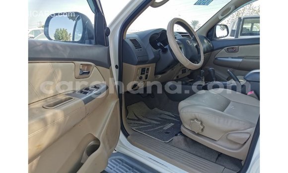 Sayi Imported Toyota Fortuner White Mota in Import - Dubai a Ashanti Sayi Imported Toyota Fortuner White Mota in Import - Dubai a Ashanti