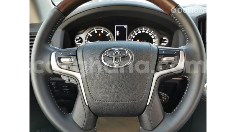 Big with watermark toyota land cruiser ashanti import dubai 16183