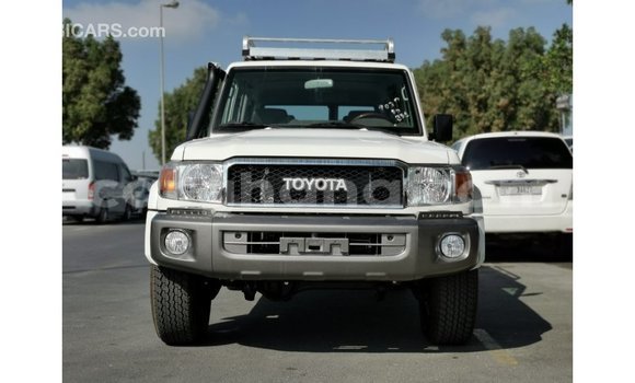 Sayi Imported Toyota Land Cruiser White Mota in Import - Dubai a Ashanti Sayi Imported Toyota Land Cruiser White Mota in Import - Dubai a Ashanti