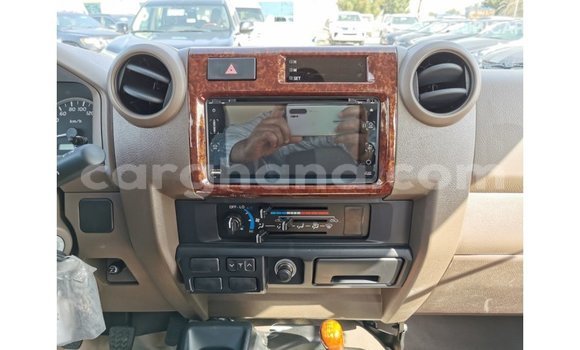Sayi Imported Toyota Land Cruiser White Mota in Import - Dubai a Ashanti Sayi Imported Toyota Land Cruiser White Mota in Import - Dubai a Ashanti