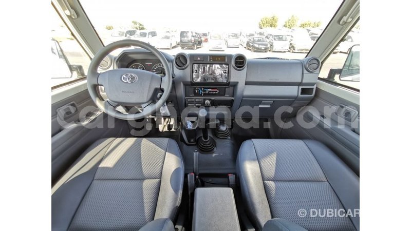 Big with watermark toyota land cruiser ashanti import dubai 16216