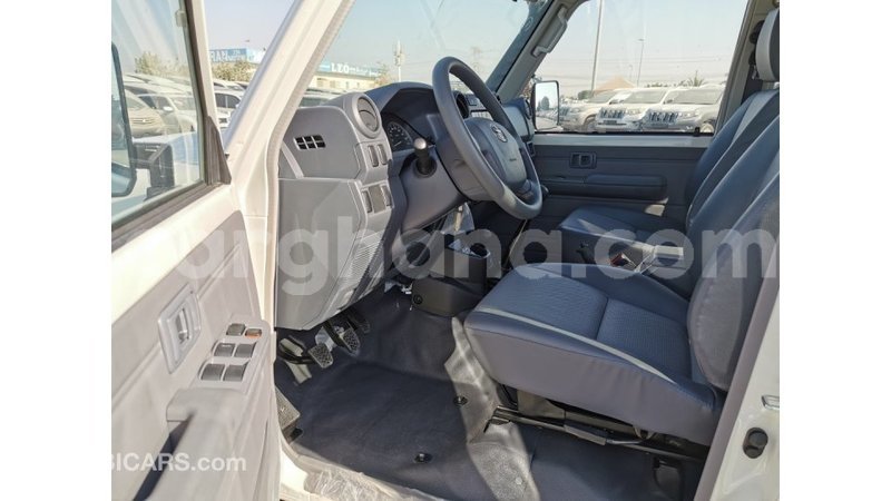 Big with watermark toyota land cruiser ashanti import dubai 16216