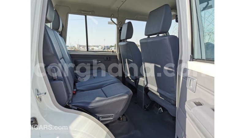 Big with watermark toyota land cruiser ashanti import dubai 16216