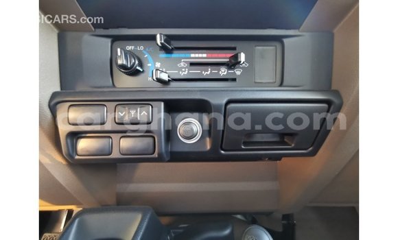 Sayi Imported Toyota Land Cruiser White Mota in Import - Dubai a Ashanti Sayi Imported Toyota Land Cruiser White Mota in Import - Dubai a Ashanti