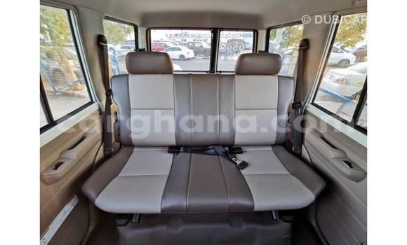 Sayi Imported Toyota Land Cruiser White Mota in Import - Dubai a Ashanti Sayi Imported Toyota Land Cruiser White Mota in Import - Dubai a Ashanti