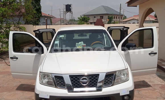 Buy Used Nissan Frontier White Car in Accra in Greater Accra Buy Used Nissan Frontier White Car in Accra in Greater Accra