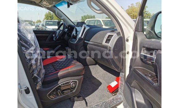 Sayi Imported Toyota Land Cruiser White Mota in Import - Dubai a Ashanti Sayi Imported Toyota Land Cruiser White Mota in Import - Dubai a Ashanti