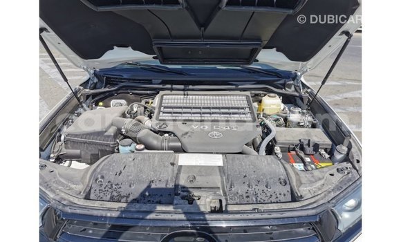 Sayi Imported Toyota Land Cruiser White Mota in Import - Dubai a Ashanti Sayi Imported Toyota Land Cruiser White Mota in Import - Dubai a Ashanti