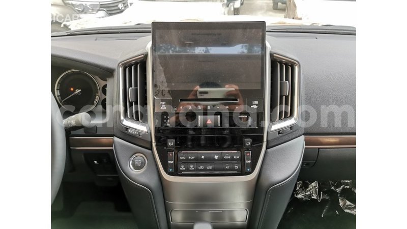 Big with watermark toyota land cruiser ashanti import dubai 16290