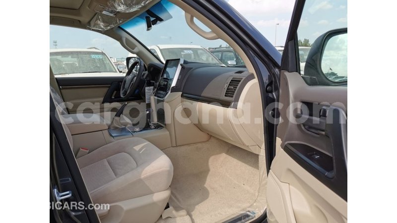 Big with watermark toyota land cruiser ashanti import dubai 16297