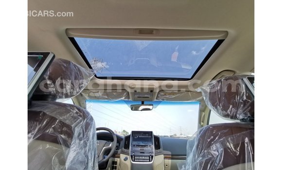 Sayi Imported Toyota Land Cruiser White Mota in Import - Dubai a Ashanti Sayi Imported Toyota Land Cruiser White Mota in Import - Dubai a Ashanti