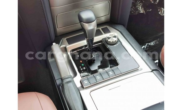 Buy Import Toyota Land Cruiser White Car in Import - Dubai in Ashanti Buy Import Toyota Land Cruiser White Car in Import - Dubai in Ashanti