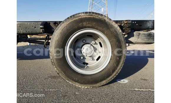 Sayi Imported Mitsubishi Fuso White Babbar mota in Import - Dubai a Ashanti Sayi Imported Mitsubishi Fuso White Babbar mota in Import - Dubai a Ashanti