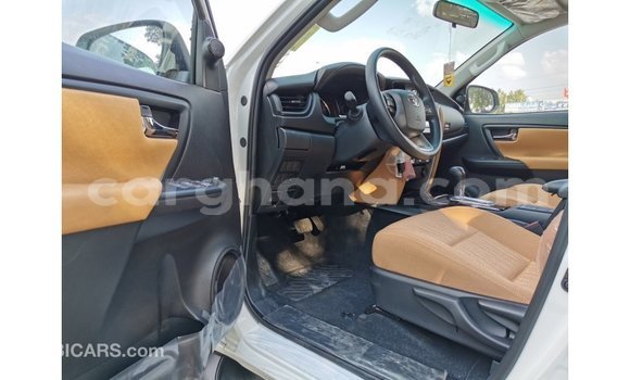 Sayi Imported Toyota Fortuner White Mota in Import - Dubai a Ashanti Sayi Imported Toyota Fortuner White Mota in Import - Dubai a Ashanti