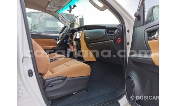 Sayi Imported Toyota Fortuner White Mota in Import - Dubai a Ashanti Sayi Imported Toyota Fortuner White Mota in Import - Dubai a Ashanti