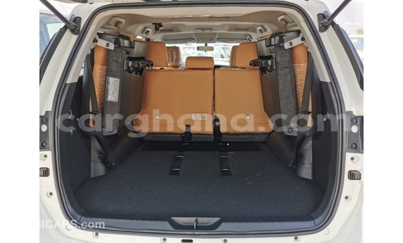Sayi Imported Toyota Fortuner White Mota in Import - Dubai a Ashanti Sayi Imported Toyota Fortuner White Mota in Import - Dubai a Ashanti