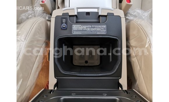 Sayi Imported Toyota Land Cruiser White Mota in Import - Dubai a Ashanti Sayi Imported Toyota Land Cruiser White Mota in Import - Dubai a Ashanti