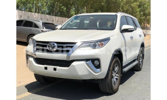 Ra Imported Toyota Fortuner funfun Ọkọ̀ in Import - Dubai ni Ashanti Ra Imported Toyota Fortuner funfun Ọkọ̀ in Import - Dubai ni Ashanti