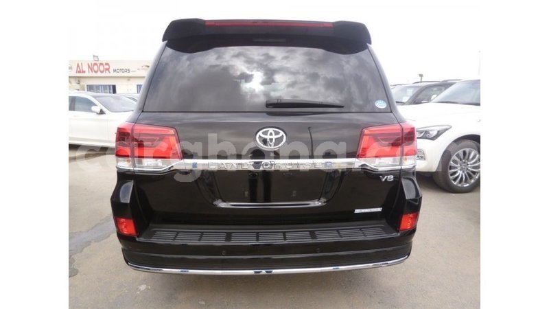 Big with watermark toyota land cruiser ashanti import dubai 16439