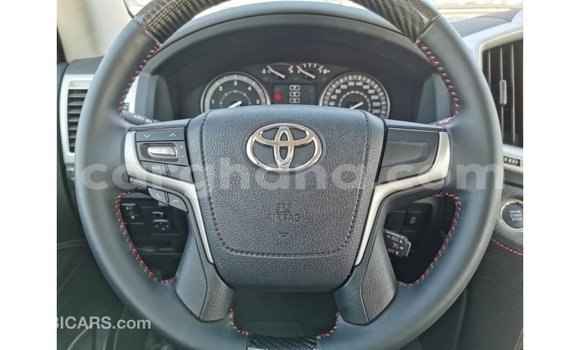 Sayi Imported Toyota Land Cruiser White Mota in Import - Dubai a Ashanti Sayi Imported Toyota Land Cruiser White Mota in Import - Dubai a Ashanti