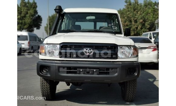 Sayi Imported Toyota Land Cruiser White Mota in Import - Dubai a Ashanti Sayi Imported Toyota Land Cruiser White Mota in Import - Dubai a Ashanti