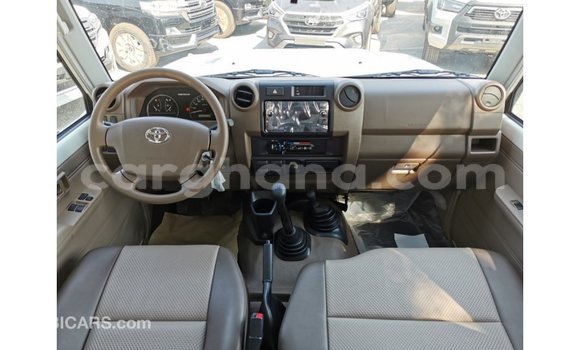 Sayi Imported Toyota Land Cruiser White Mota in Import - Dubai a Ashanti Sayi Imported Toyota Land Cruiser White Mota in Import - Dubai a Ashanti