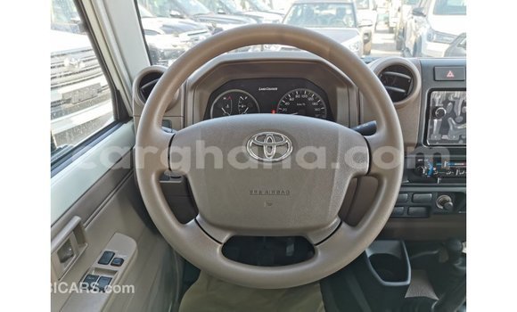 Sayi Imported Toyota Land Cruiser White Mota in Import - Dubai a Ashanti Sayi Imported Toyota Land Cruiser White Mota in Import - Dubai a Ashanti