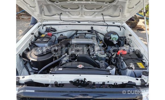Sayi Imported Toyota Land Cruiser White Mota in Import - Dubai a Ashanti Sayi Imported Toyota Land Cruiser White Mota in Import - Dubai a Ashanti