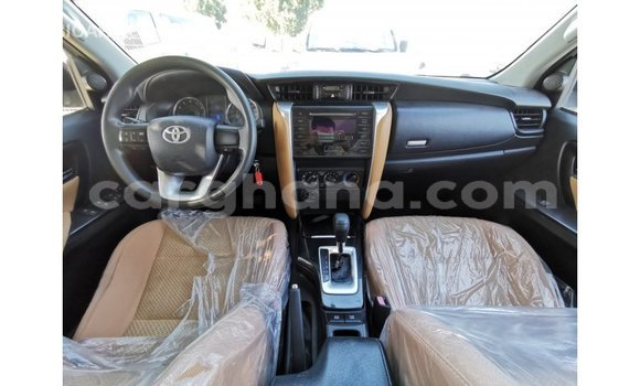 Ra Imported Toyota Fortuner funfun Ọkọ̀ in Import - Dubai ni Ashanti Ra Imported Toyota Fortuner funfun Ọkọ̀ in Import - Dubai ni Ashanti