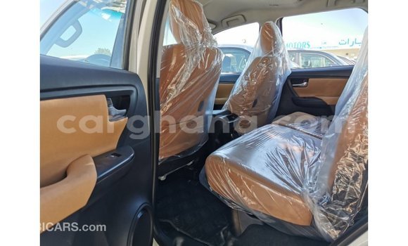 Ra Imported Toyota Fortuner funfun Ọkọ̀ in Import - Dubai ni Ashanti Ra Imported Toyota Fortuner funfun Ọkọ̀ in Import - Dubai ni Ashanti