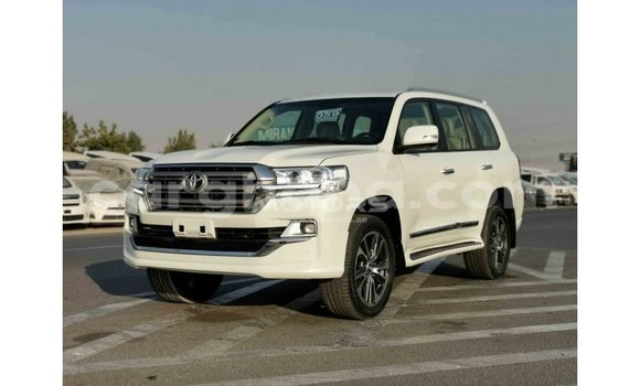 Sayi Imported Toyota Land Cruiser White Mota in Import - Dubai a Ashanti Sayi Imported Toyota Land Cruiser White Mota in Import - Dubai a Ashanti
