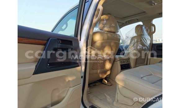 Sayi Imported Toyota Land Cruiser White Mota in Import - Dubai a Ashanti Sayi Imported Toyota Land Cruiser White Mota in Import - Dubai a Ashanti