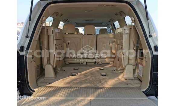 Sayi Imported Toyota Land Cruiser White Mota in Import - Dubai a Ashanti Sayi Imported Toyota Land Cruiser White Mota in Import - Dubai a Ashanti