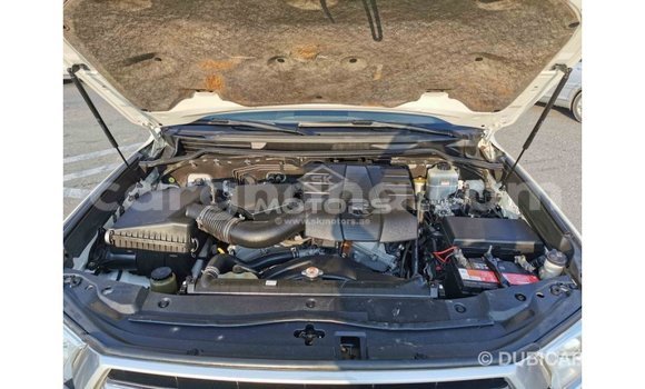 Sayi Imported Toyota Land Cruiser White Mota in Import - Dubai a Ashanti Sayi Imported Toyota Land Cruiser White Mota in Import - Dubai a Ashanti