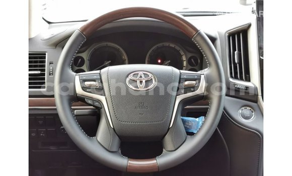 Buy Import Toyota Land Cruiser White Car in Import - Dubai in Ashanti Buy Import Toyota Land Cruiser White Car in Import - Dubai in Ashanti