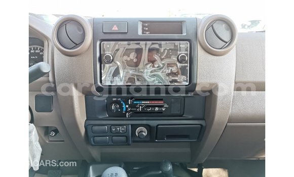 Sayi Imported Toyota Land Cruiser White Mota in Import - Dubai a Ashanti Sayi Imported Toyota Land Cruiser White Mota in Import - Dubai a Ashanti