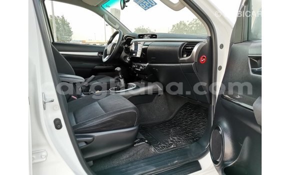 Sayi Imported Toyota Hilux White Mota in Import - Dubai a Ashanti Sayi Imported Toyota Hilux White Mota in Import - Dubai a Ashanti