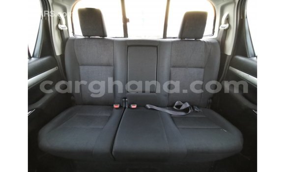 Sayi Imported Toyota Hilux White Mota in Import - Dubai a Ashanti Sayi Imported Toyota Hilux White Mota in Import - Dubai a Ashanti