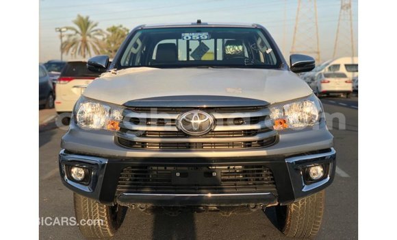 Sayi Imported Toyota Hilux White Mota in Import - Dubai a Ashanti Sayi Imported Toyota Hilux White Mota in Import - Dubai a Ashanti