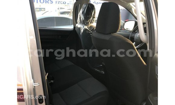 Sayi Imported Toyota Hilux White Mota in Import - Dubai a Ashanti Sayi Imported Toyota Hilux White Mota in Import - Dubai a Ashanti