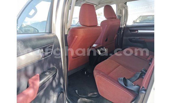 Sayi Imported Toyota Hilux White Mota in Import - Dubai a Ashanti Sayi Imported Toyota Hilux White Mota in Import - Dubai a Ashanti