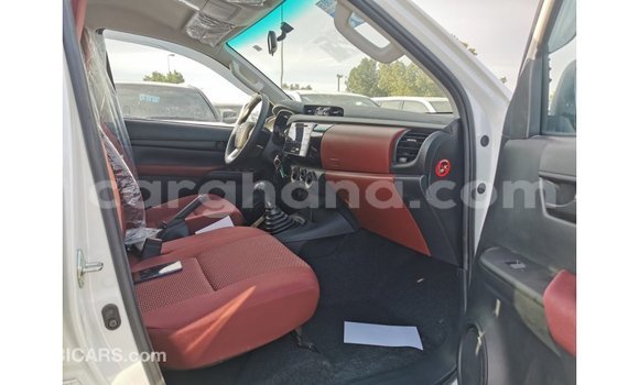 Sayi Imported Toyota Hilux White Mota in Import - Dubai a Ashanti Sayi Imported Toyota Hilux White Mota in Import - Dubai a Ashanti